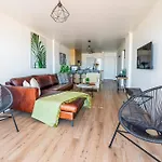 Luxury Beachfront Apartment In Blouberg, 304 The Waves