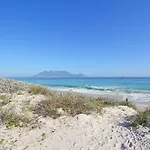 Luxury Beachfront Apartment In Blouberg, 304 The Waves
