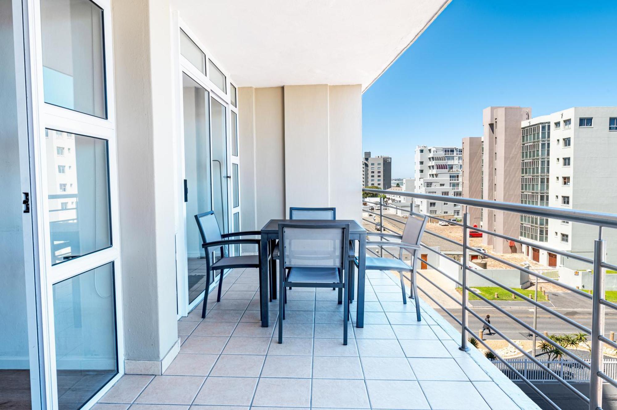 Luxury Beachfront In Blouberg, 304 The Waves *